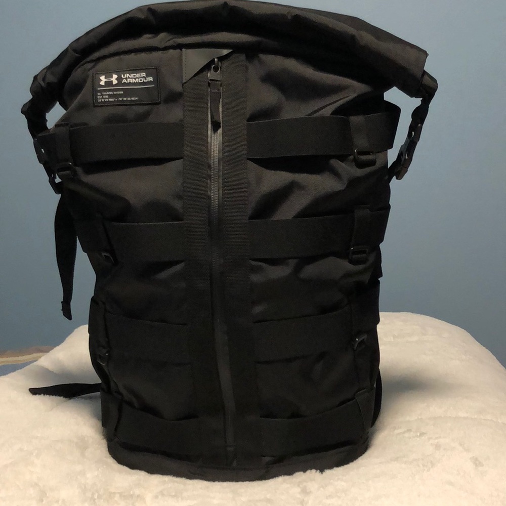Under armour black pursuit of victory bag.